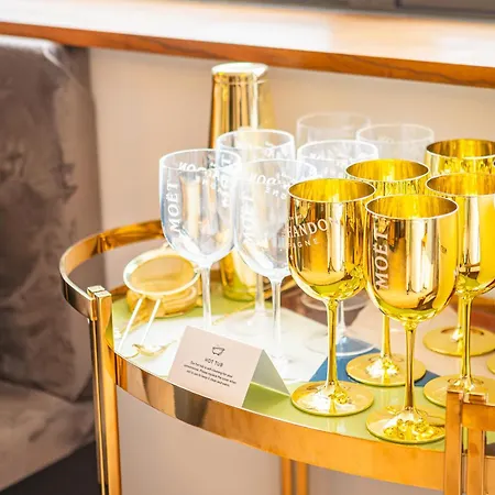 Apartament Saint Paul - Unrivalled 3br Penthouse With Hot Tub