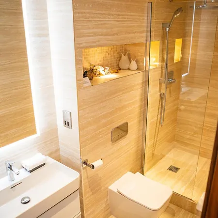 Saint Paul - Unrivalled 3br Penthouse With Hot Tub Apartmán Leeds (West Yorkshire)