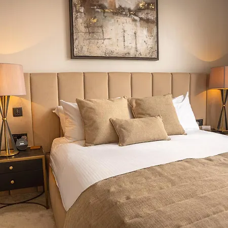 Saint Paul - Unrivalled 3br Penthouse With Hot Tub * Leeds (West Yorkshire)