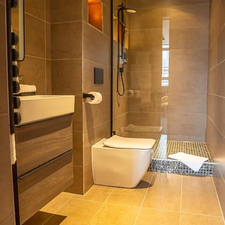 Apartament Saint Paul - Unrivalled 3br Penthouse With Hot Tub Leeds (West Yorkshire)