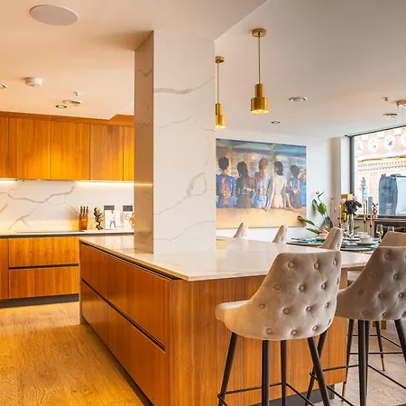 Saint Paul - Unrivalled 3br Penthouse With Hot Tub * Leeds (West Yorkshire)