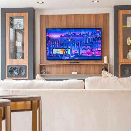 Saint Paul - Unrivalled 3br Penthouse With Hot Tub Apartmán Leeds (West Yorkshire)