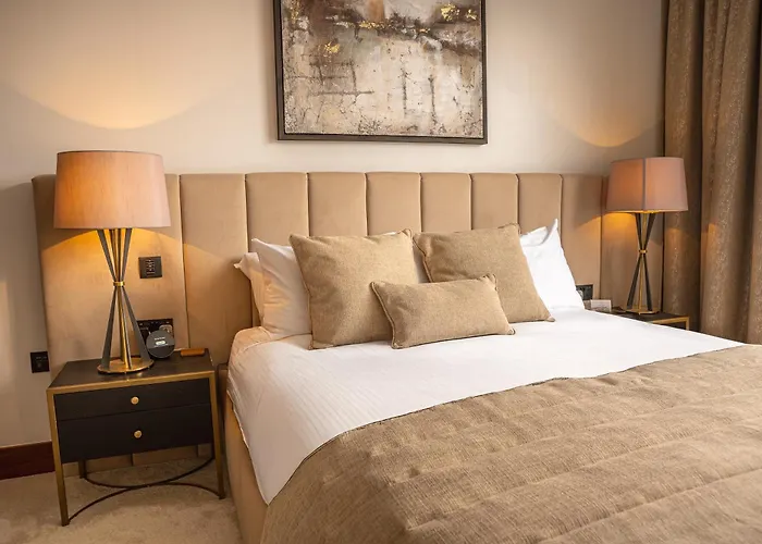 Saint Paul - Unrivalled 3br Penthouse With Hot Tub * Leeds (West Yorkshire)