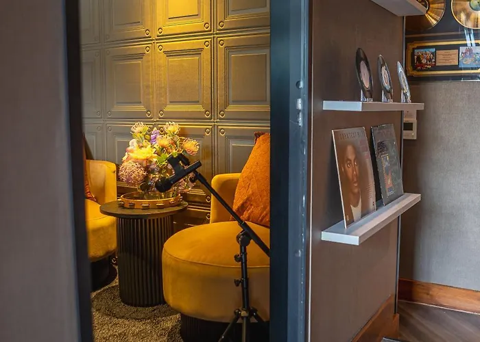 Апартаменты Saint Paul - Unrivalled 3br Penthouse With Hot Tub Лидс