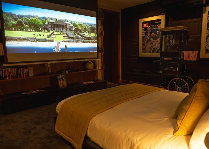 Saint Paul - Unrivalled 3br Penthouse With Hot Tub Лидс