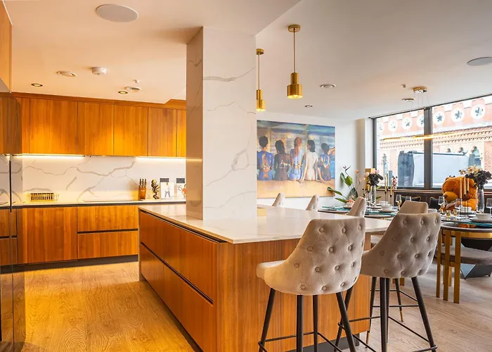 Saint Paul - Unrivalled 3br Penthouse With Hot Tub * Leeds (West Yorkshire)