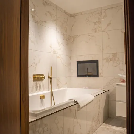 Saint Paul - Unrivalled 3br Penthouse With Hot Tub アパート リーズ